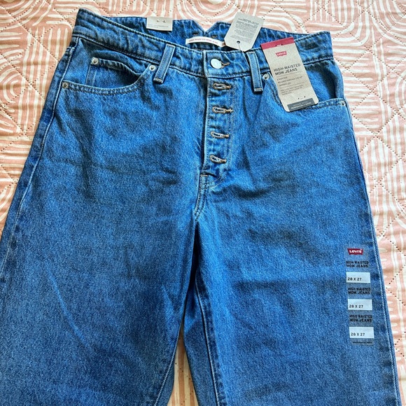 Levis mom jeans - Picture 3 of 10